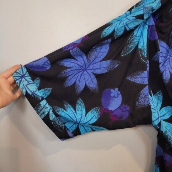 Adini Vintage | Tropical Leaf Berry Printed Surplice Neckline Maxi Dress Blue - Picture 5 of 9